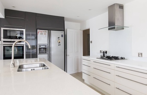 Birdham House | Serene Rural Escape Near the Beach with Family-Friendly Amenities