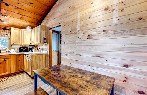 Center Conway House | Rustic Dog-Friendly Retreat with Firepit & Spa Amenities
