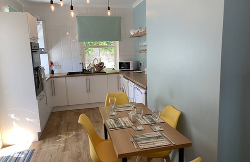 Rothesay Cottage | Private Hot Tub & Seaview Cottage for an Unforgettable Stay