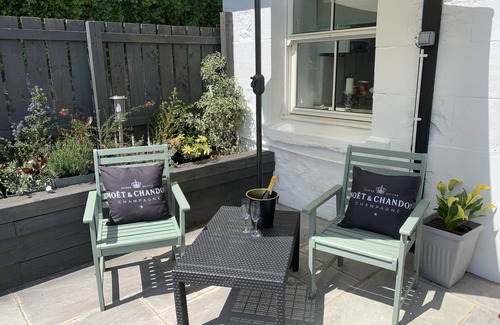Rothesay Cottage | Private Hot Tub & Seaview Cottage for an Unforgettable Stay