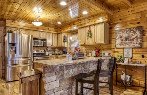 Gatlinburg - Pigeon Forge Cabin | Cozy Cabin Retreat in the Great Smoky Mountains - 10/10 Rating