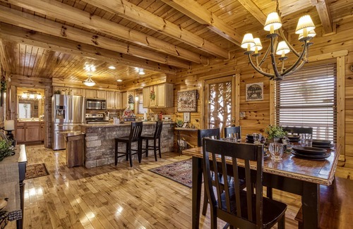 Gatlinburg - Pigeon Forge Cabin | Cozy Cabin Retreat in the Great Smoky Mountains - 10/10 Rating