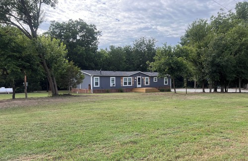 Osage County House | Secluded, Spacious 4-bedroom 2ba house with WiFi, AC on Kaw Lake near Ponca City