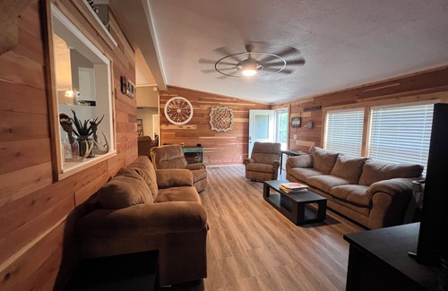 Osage County House | Secluded, Spacious 4-bedroom 2ba house with WiFi, AC on Kaw Lake near Ponca City