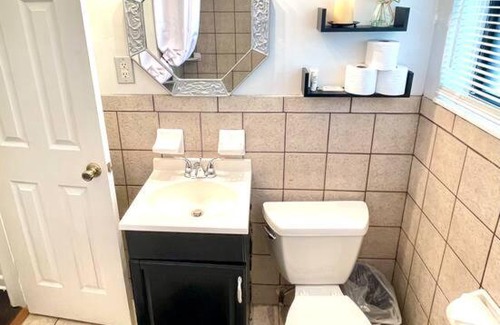 Arlington House | Secluded 4BR Family Retreat with Self-Check-In & Wifi