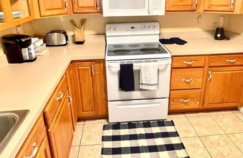 Arlington House | Secluded 4BR Family Retreat with Self-Check-In & Wifi