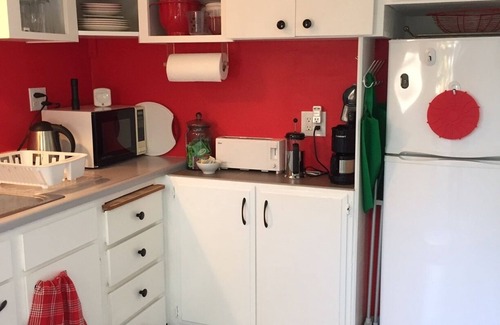 College Terrace Cottage | Tranquil Cottage Steps from Stanford Campus - Rated 9.8