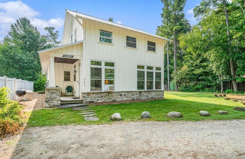 Glen Arbor Hotel | Tranquil Secluded Sunset with Child-Friendly Amenities