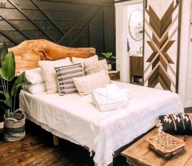 Crane Hill House | Secluded Treehouse Rental Ideal for Glamping in Alabama