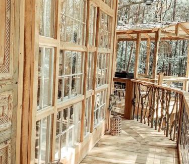 Crane Hill House | Secluded Treehouse Rental Ideal for Glamping in Alabama