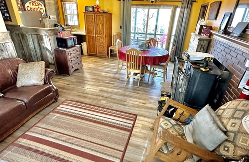 Dixon Cottage | Pet-Friendly Turkey Ridge Cottage Above The River, Rated 9.8