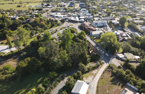 Matakana Cottage | Cozy Two Bedroom Cottage Steps from Matakana Attractions