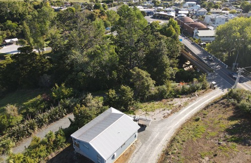 Matakana Cottage | Cozy Two Bedroom Cottage Steps from Matakana Attractions