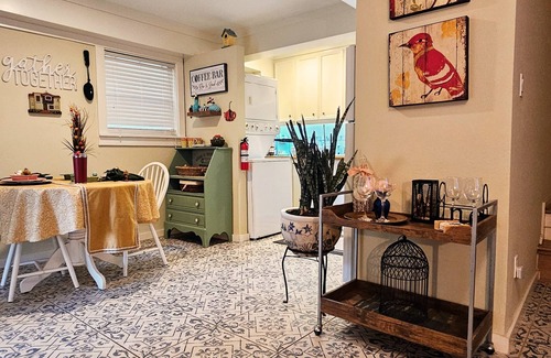 Houston Heights Cottage | Serene Two-Story Loft with Balcony & Spa in The Heights