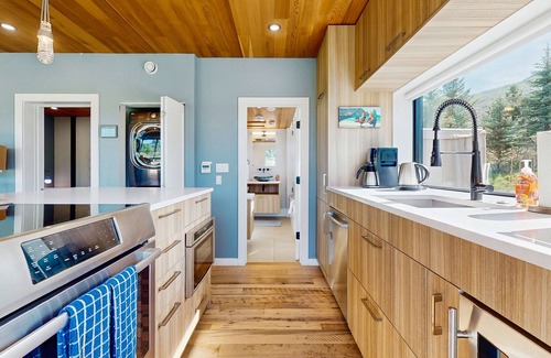 Carbondale House | Unique Home with Deck, Mountain View & Spa Amenities