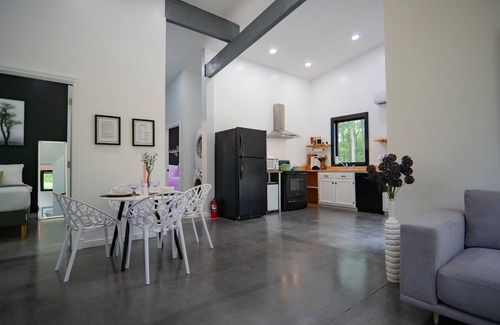 Meadows Of Dan House | Modern Mountain Home by River: Guest Rated 10/10 Stay