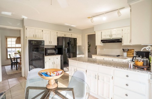 Overland Park House | Kid-Friendly 4BR Retreat Near Dining - Rated 9.6/10!