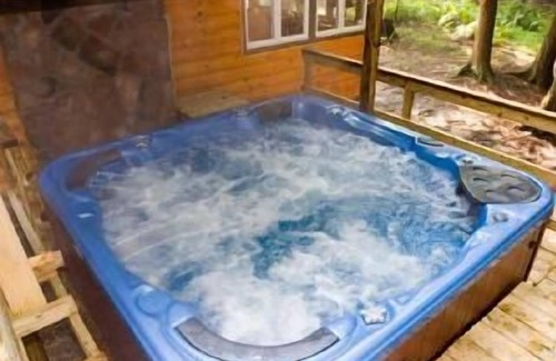 Kunkletown Cabin | Cozy Cabin Retreat with Hot Tub & Fireplace, Rated 10/10