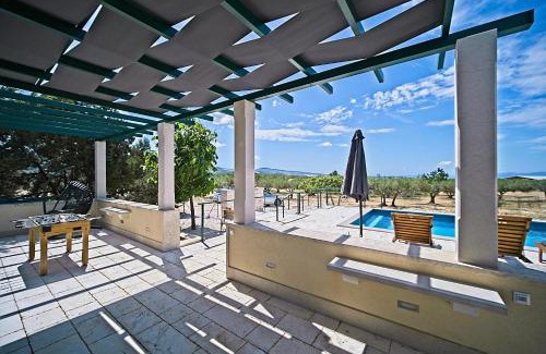 Praznica House | Peaceful Retreat: Bračuta Vacation House with Pool & Ocean Views