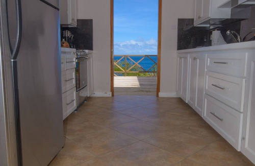 St. Patrick House | Tranquil Villa with Ocean View near Black Sand Beach