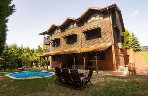 Sapanca Villa | Tranquil Villa with Pool in Nature - 9/10 Guest Rated