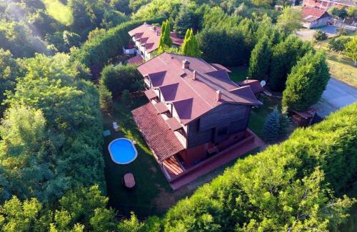 Sapanca Villa | Tranquil Villa with Pool in Nature - 9/10 Guest Rated
