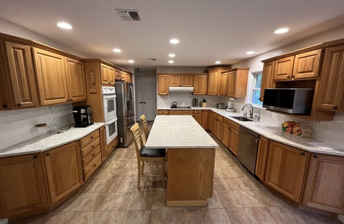 Warwick House | Tranquil Warwick Retreat with Spa and Hot Tub by Winery