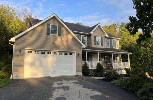 Warwick House | Tranquil Warwick Retreat with Spa and Hot Tub by Winery