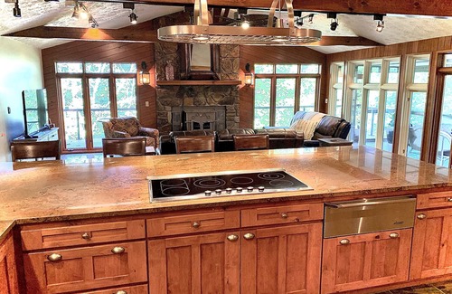 Eureka Springs House | Secluded Waterfront Lakehouse: Gourmet Kitchen & Private Dock