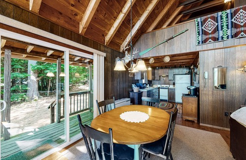Parsonsfield House | Scenic Waterfront Cabin with Private Dock & Kayaks