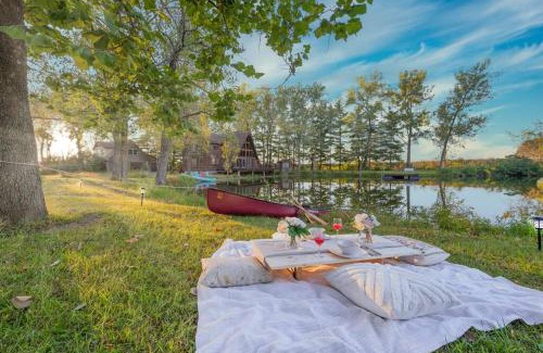 Penfield Ski Chalet | Charming Chalets in IL, USA - Oceanfront & Pet Friendly