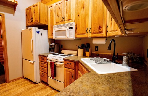 Two Harbors Cottage | Idyllic Wooded Cottage with Fast Wi-Fi & Trails Nearby