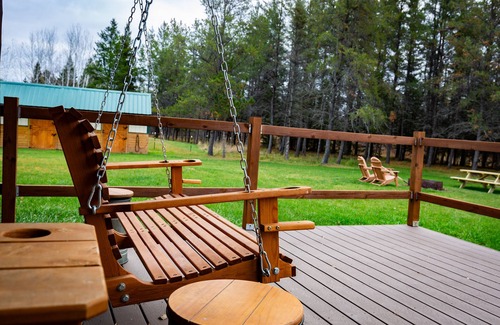 Two Harbors Cottage | Idyllic Wooded Cottage with Fast Wi-Fi & Trails Nearby