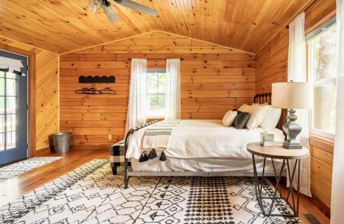 Carbon Hill House | Serene Cabin Retreat in Wooded Hocking Hills