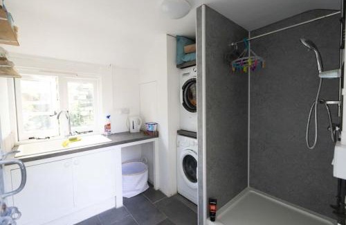 Mylor Apartment | Serene Woodland Retreat Near Mylor and Flushing - 4 Star
