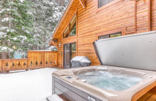 Truckee House | Stylish Seclusion with Pool & Hot Tub - 10/10 Guest Rated