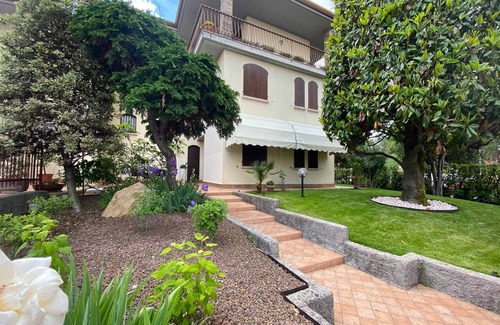Colombare Apartment | Secluded Apartment in Sirmione Near Lake with Great Amenities