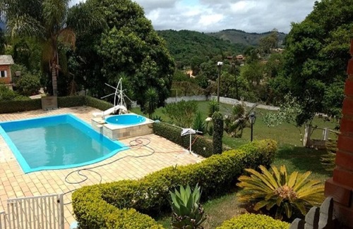 Caetetuba House | Experience the World's Second Best Climate with Pool Access