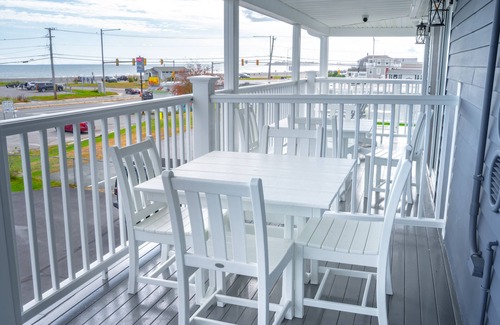 Hampton Hotel | Ocean View Retreat with Kitchenette and Private Deck