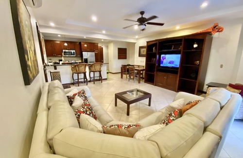 Jaco Condo | Poolside Luxury Condo: Guest Rated 10/10 with Spa & Hot Tub