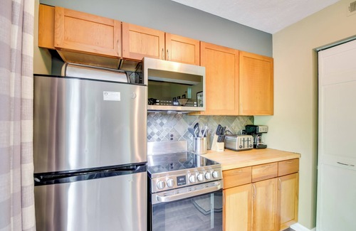 Wintergreen Condo | Inviting Second-Floor Condo with Pool & Spa Access!