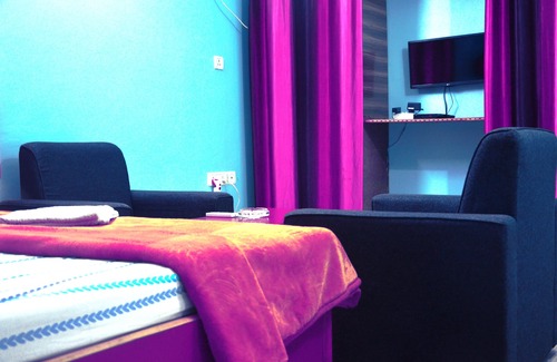 Patia House | Discover Comfort at Second Home Guest House with Pool & Spa