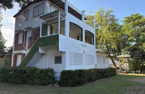 Puerto Nuevo Apartment | Oceanfront Three-Bedroom Beach Unit with Spa and Breakfast
