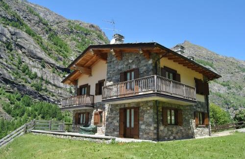 Valgrisenche Apartment | Discover Seconda Stella a Destra: Pet & Child Friendly Stay