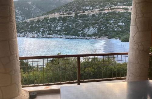 Arkadiko Chorio Apartment | Arkadia: Beachfront Oasis with Sea & Mountain Views