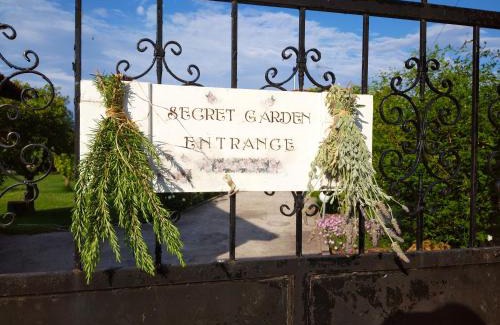 Temeni Apartment | Discover Secret Garden: Oceanfront Bliss for All