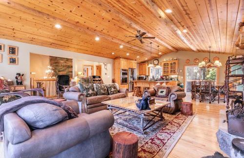 Carnelian Bay House | Relaxing Getaway at Secret Garden Lodge: 4BR & Hot Tub