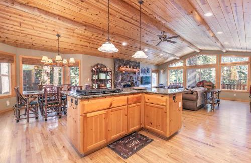 Carnelian Bay House | Relaxing Getaway at Secret Garden Lodge: 4BR & Hot Tub