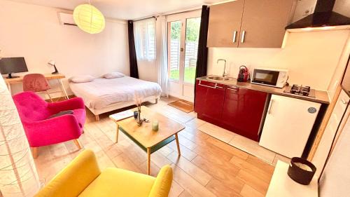 Claye-Souilly Apartment | Tranquil Secret Garden: Pet-Friendly Stay in City Center