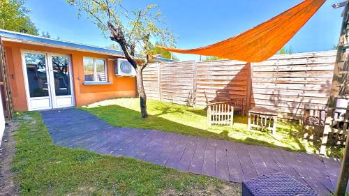 Claye-Souilly Apartment | Tranquil Secret Garden: Pet-Friendly Stay in City Center